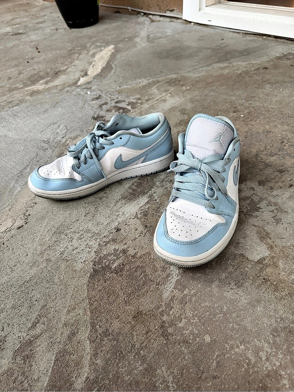 Nike Air Jordan 1 Low SE “Thunder Blue & White” US 8 - Like New